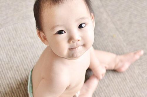 Trẻ chậm mọc răng, phải làm sao?