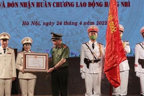 Nhà hát CAND đón nhận Huân chương Lao động hạng Nhì