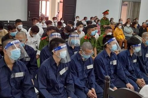 Mang hung khí đi giải quyết mâu thuẫn, 28 bị cáo lãnh án