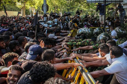 Sinh viên Sri Lanka đến nhà thủ tướng biểu tình