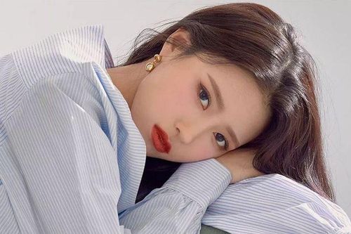 Nữ ca sĩ bị chỉ trích thiếu tinh tế trên sóng truyền hình