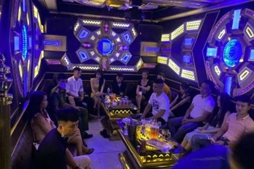 Triệt xóa 2 tụ điểm ma túy nấp bóng cơ sở kinh doanh karaoke