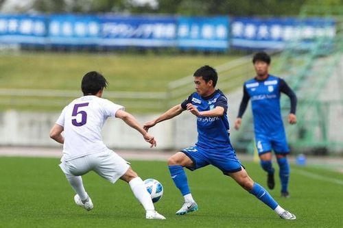 Cầu thủ Việt Nam đá chính ở Nhật Bản