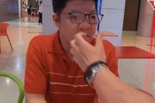 Cử chỉ ân cần diễn viên Quốc Tuấn dành cho con trai Bôm