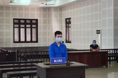 Đâm 'tình địch' vì vợ bị gạ tình qua Facebook