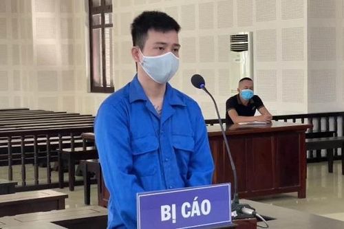 Bị đâm thủng phổi vì nhắn tin tán tỉnh vợ người khác