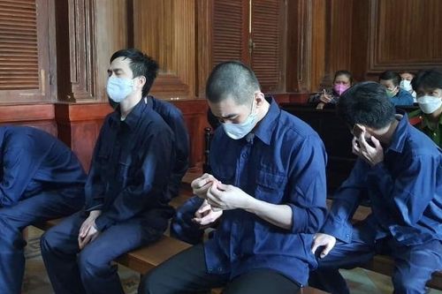 Băng nhóm giả làm cảnh sát hình sự, khống chế cả 2 mẹ con để cướp xe máy