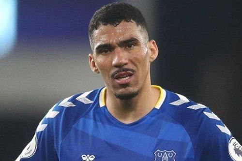 Tiền vệ của Everton chỉ chuyền thành công 2 lần trong 73 phút