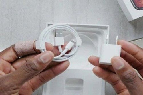 Bán iPhone không kèm sạc, Apple bị kiện bồi thường hơn 1.000 USD