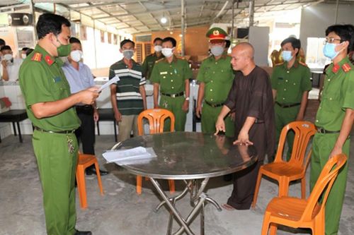 Bắt tạm giam bị can lợi dụng hình ảnh 'tu sĩ' để kêu gọi từ thiện, hành hạ trẻ mồ côi