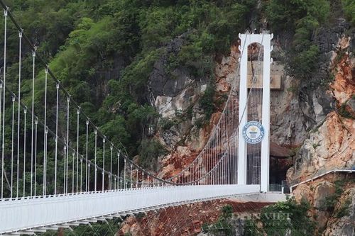 Cầu kính dài nhất thế giới tại Việt Nam chưa khai chương nhưng khiến nhiều 'chưng hửng' vì giá vé?