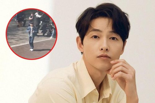 Song Joong Ki đáng yêu hết nấc với tạo hình 'good boy' trong hậu trường Cậu Út Nhà Tài Phiệt