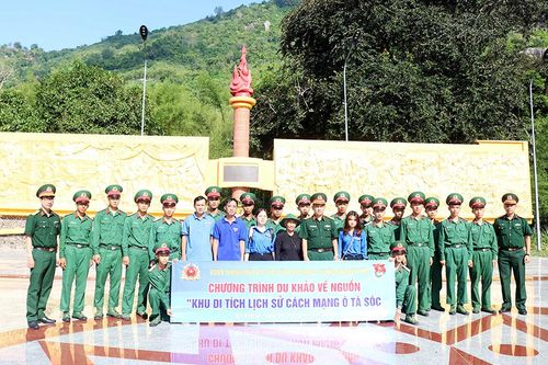 Du khảo về nguồn tại căn cứ cách mạng Ô Tà Sóc