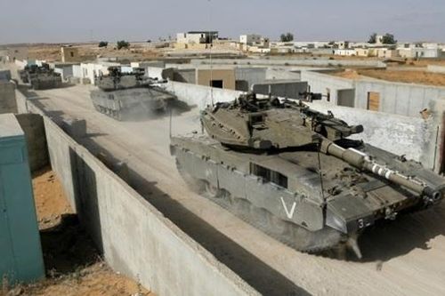 Israel pháo kích Lebanon