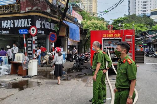 Hiện trường vụ cứu 4 người già, trẻ nhỏ thoát khỏi đám cháy