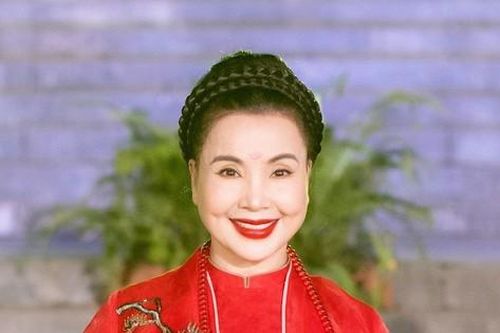 Bất ngờ với diện mạo hiện tại của 'em bé Hà Nội' Lan Hương sau nhiều tin đồn đụng dao kéo