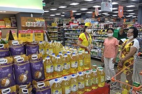 Hàng hóa dồi dào, nhiều khuyến mãi dịp lễ 30-4 và 1-5