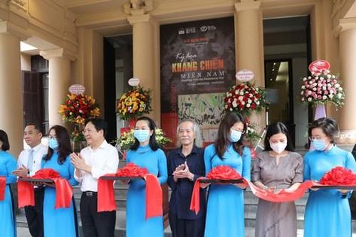 Nhiều tư liệu quý được trưng bày trong triển lãm 'Ký họa kháng chiến miền Nam'