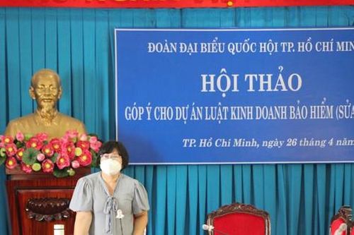 'Bên bán bảo hiểm là đại bàng, người mua là se sẻ'