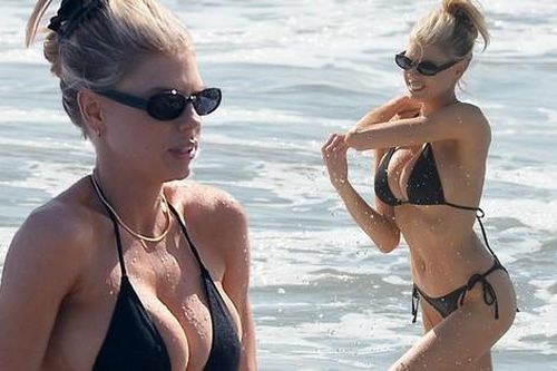 'Bom gợi cảm' Charlotte McKinney cực 'bốc lửa' ở biển