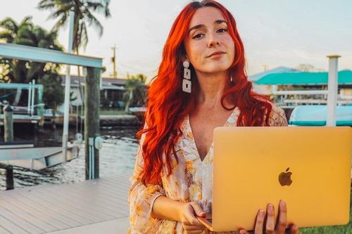 Kiếm 9 tỷ đồng mỗi năm nhờ ngừng mua sắm những thứ cô gái nào cũng thích thú
