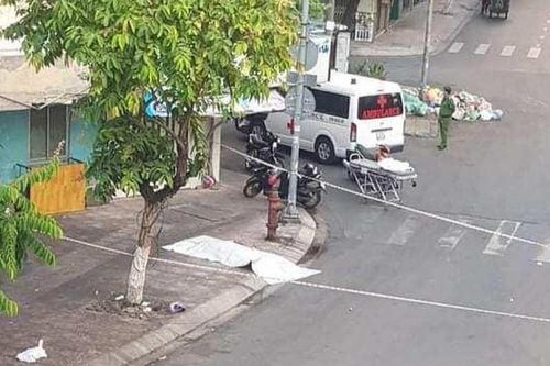 TP.HCM: Phát hiện thi thể nam thanh niên trên vỉa hè lúc rạng sáng, cơ thể có nhiều vết thương