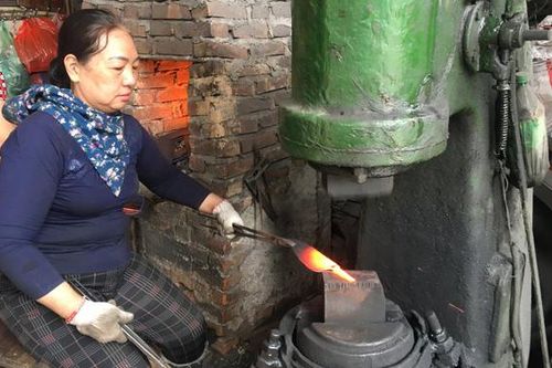 Những nghệ nhân đau đáu giữ nghề ở làng rèn hàng trăm tuổi