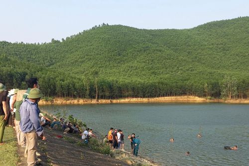Rủ nhau tắm hồ, 4 nữ sinh bị đuối nước