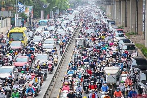Đường Nguyễn Trãi kẹt cứng 'ngộp thở' sau vụ tai nạn