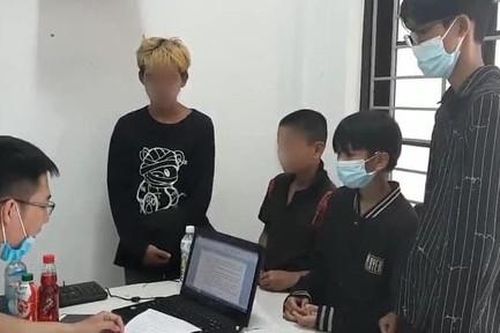 Truy nóng nhóm thiếu niên đập phá 2 máy bán hàng tự động lấy nước ngọt uống
