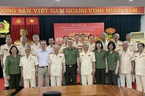 Buổi gặp mặt xúc động của các cán bộ Công an chi viện chiến trường miền Nam