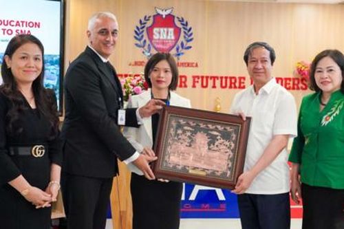 Bộ trưởng Bộ GD&ĐT Nguyễn Kim Sơn thăm Trường quốc tế Bắc Mỹ tại TPHCM
