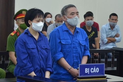 Cặp đôi 'tung hứng' lừa đảo xuất ngoại