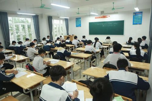 Sự cố phát nhầm đề, gần 50.000 học sinh lớp 9 Thanh Hóa hoãn khảo sát môn Toán