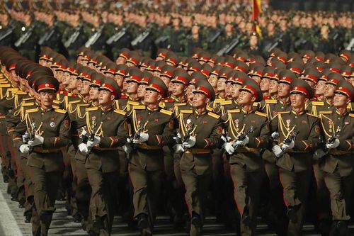 Tên lửa đạn đạo xuyên lục địa tại lễ diễu binh ban đêm của Triều Tiên