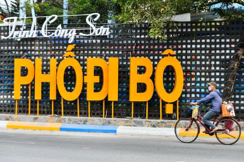 Phố đi bộ Trịnh Công Sơn thay diện mạo để đón 30/4