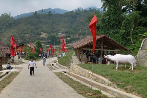 Khánh thành điểm ngắm cảnh trên đỉnh Phja Oắc và điểm du lịch cộng đồng Hoài Khao