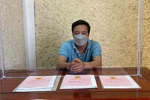 Cán bộ Tư pháp xã vòi tiềnbôi trơn khi làm sổ đỏ
