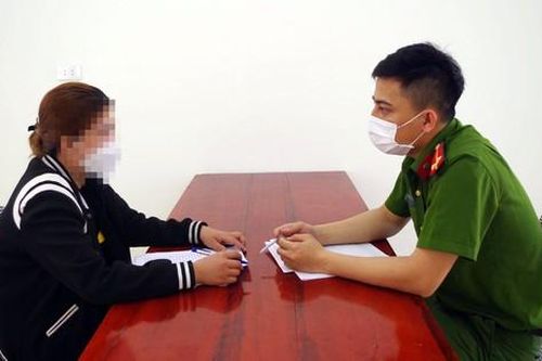 Hà Tĩnh: Dì ruột dùng chổi đánh bé gái nhập viện