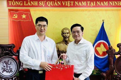 Tổng lãnh sự Đỗ Nam Trung và Thị trưởng Bằng Tường, Quảng Tây trao đổi biện pháp giải tỏa ách tắc thương mại biên giới