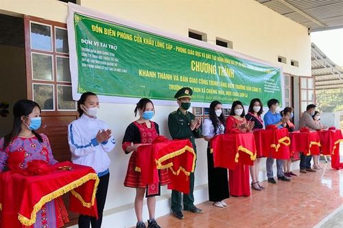 Xây dựng 'Bếp ăn yêu thương - Nâng bước em tới trường' cho trẻ em nghèo biên giới