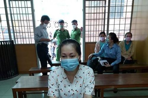 Thủ quỹ khai tham ô gần 11 tỷ đồng để cho bạn trai trả nợ