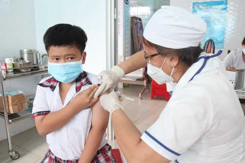 Bến Tre triển khai chiến dịch tiêm vaccine cho trẻ dưới 12 tuổi