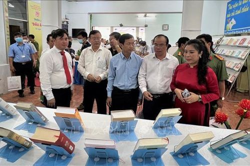Triển lãm sách chuyên đề 'Dấu ấn Hồ Chí Minh'