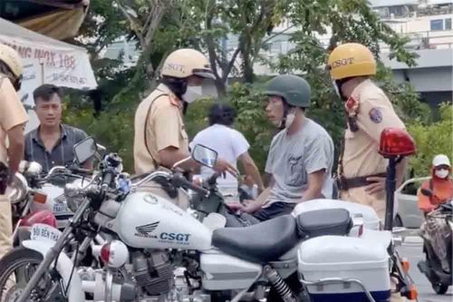 Công an Tp.HCM thông tin chính thức vụ CSGT quật ngã người đi đường