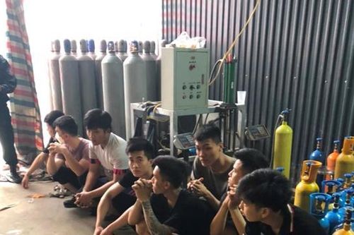 Phát hiện 'tổng kho' khí cười bất hợp pháp lớn nhất Hải Phòng