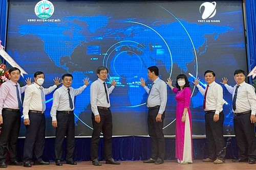 Ra mắt Trung tâm Điều hành thông minh IOC huyện Chợ Mới