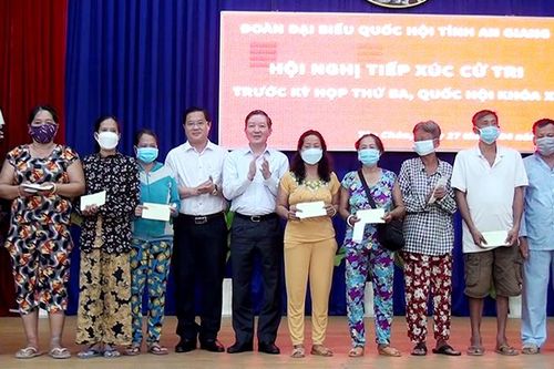 Đoàn Đại biểu Quốc hội tỉnh An Giang tiếp xúc cử tri TX. Tân Châu trước kỳ họp thứ 3, Quốc hội khóa XV