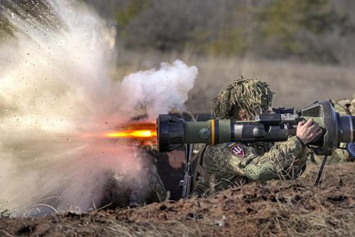 Anh công khai ủng hộ Ukraine tấn công Nga, Moskva nói sẽ đáp trả 'xứng đáng'