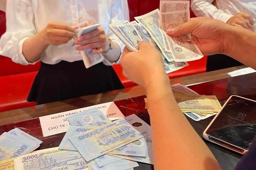 Đi ăn hóa đơn 2 triệu, cô gái chia tay ngay khi thấy cách bạn trai rút tiền trả